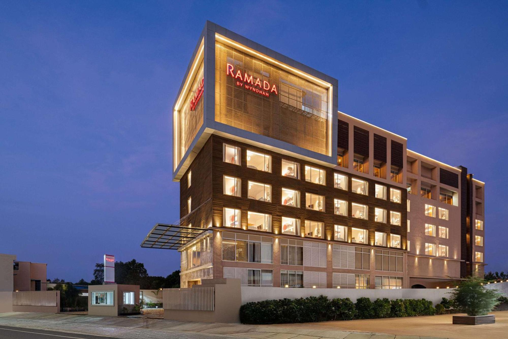 Ramada By Wyndham Gorakhpur Gorakhnath Mandir Road Exterior foto
