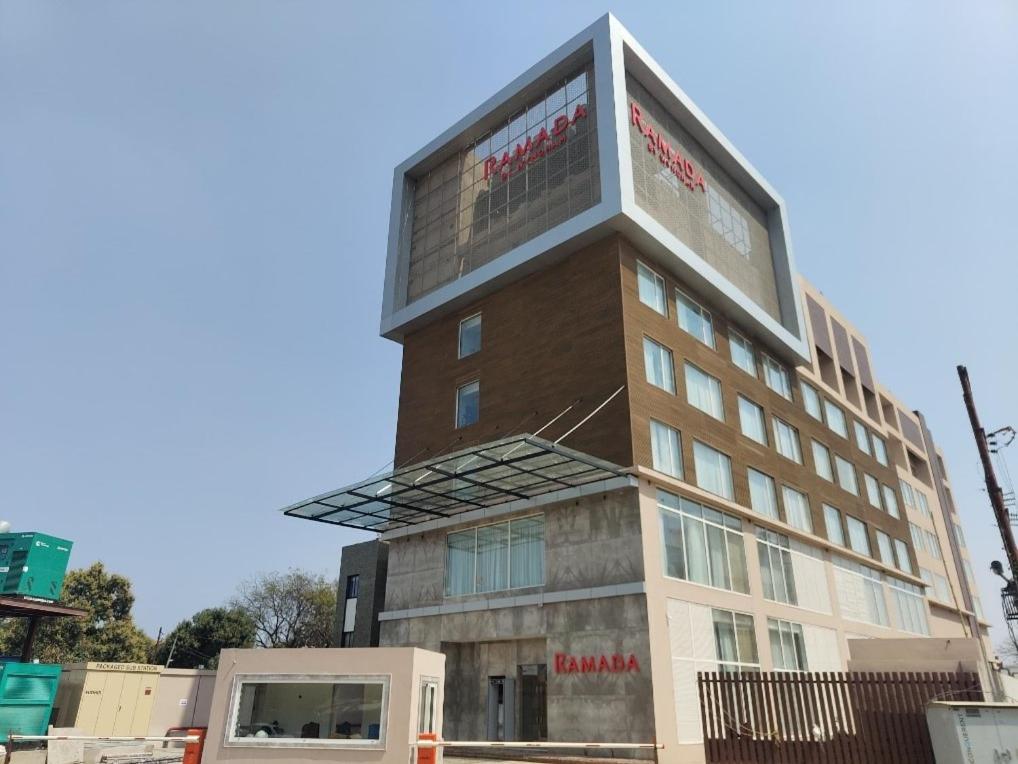 Ramada By Wyndham Gorakhpur Gorakhnath Mandir Road Exterior foto